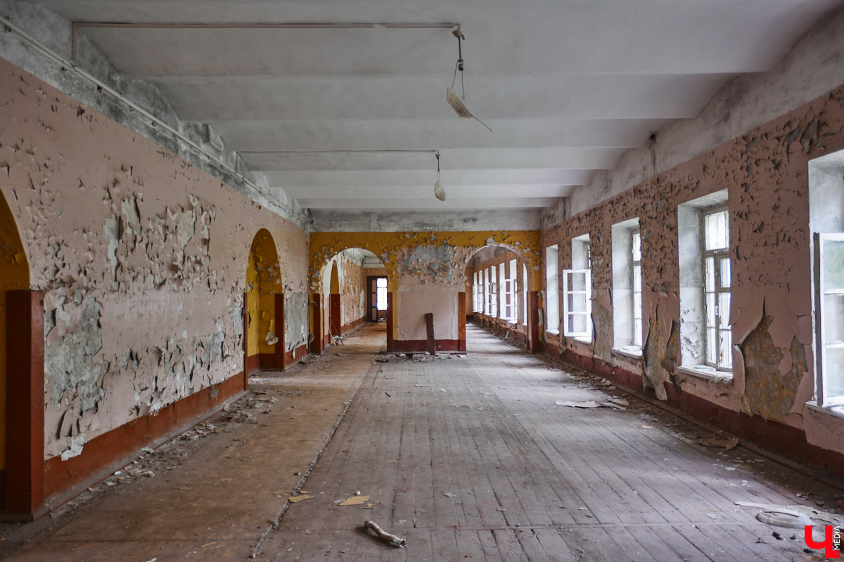 20 февраля этого года объявлен победитель аукциона, который в ближайшие годы должен застроить 29 гектаров бывшей танковой части в военном городке. Но сначала территорию очистят от объектов, оставшихся от военных. Среди них, как минимум, пять казарм, которые были возведены в конце XIX века. По мнению местных краеведов, комплекс этих зданий представляет историко-культурную ценность, казармы могли бы быть отремонтированы и использованы как музейные или арт-объекты.