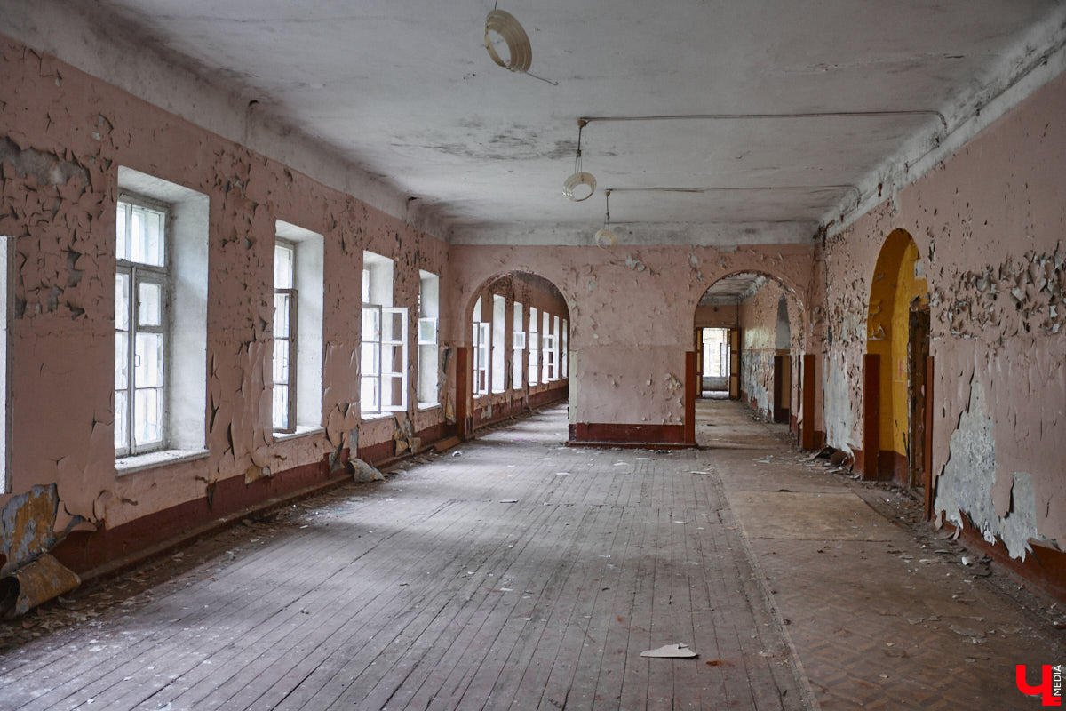 20 февраля этого года объявлен победитель аукциона, который в ближайшие годы должен застроить 29 гектаров бывшей танковой части в военном городке. Но сначала территорию очистят от объектов, оставшихся от военных. Среди них, как минимум, пять казарм, которые были возведены в конце XIX века. По мнению местных краеведов, комплекс этих зданий представляет историко-культурную ценность, казармы могли бы быть отремонтированы и использованы как музейные или арт-объекты.