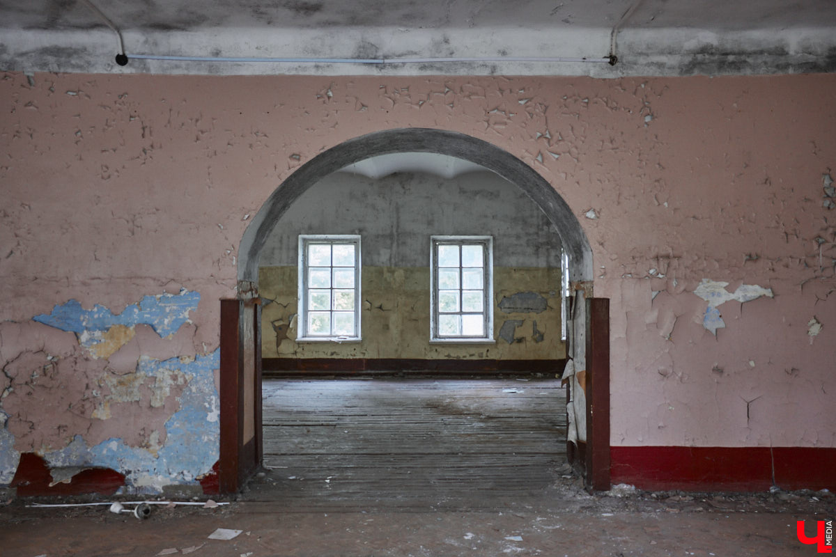 20 февраля этого года объявлен победитель аукциона, который в ближайшие годы должен застроить 29 гектаров бывшей танковой части в военном городке. Но сначала территорию очистят от объектов, оставшихся от военных. Среди них, как минимум, пять казарм, которые были возведены в конце XIX века. По мнению местных краеведов, комплекс этих зданий представляет историко-культурную ценность, казармы могли бы быть отремонтированы и использованы как музейные или арт-объекты.