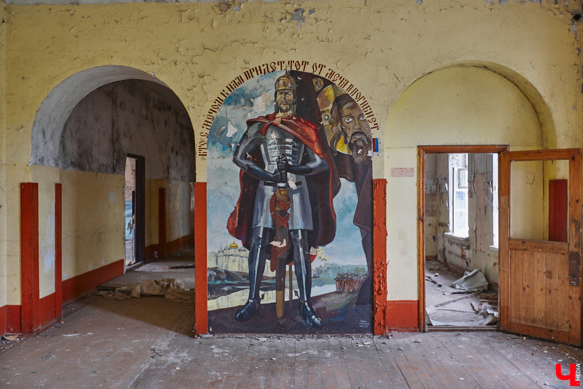 20 февраля этого года объявлен победитель аукциона, который в ближайшие годы должен застроить 29 гектаров бывшей танковой части в военном городке. Но сначала территорию очистят от объектов, оставшихся от военных. Среди них, как минимум, пять казарм, которые были возведены в конце XIX века. По мнению местных краеведов, комплекс этих зданий представляет историко-культурную ценность, казармы могли бы быть отремонтированы и использованы как музейные или арт-объекты.