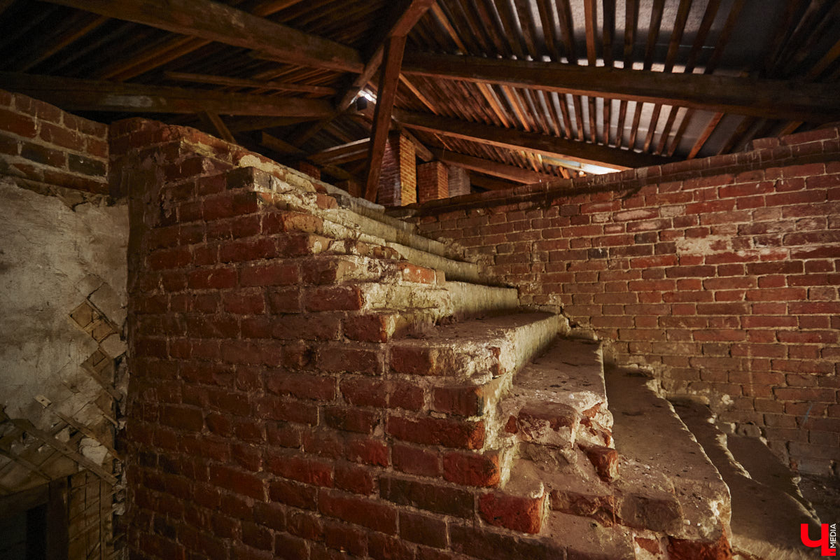 20 февраля этого года объявлен победитель аукциона, который в ближайшие годы должен застроить 29 гектаров бывшей танковой части в военном городке. Но сначала территорию очистят от объектов, оставшихся от военных. Среди них, как минимум, пять казарм, которые были возведены в конце XIX века. По мнению местных краеведов, комплекс этих зданий представляет историко-культурную ценность, казармы могли бы быть отремонтированы и использованы как музейные или арт-объекты.