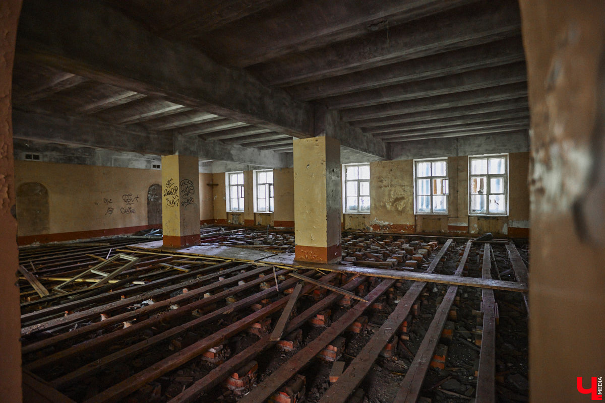 20 февраля этого года объявлен победитель аукциона, который в ближайшие годы должен застроить 29 гектаров бывшей танковой части в военном городке. Но сначала территорию очистят от объектов, оставшихся от военных. Среди них, как минимум, пять казарм, которые были возведены в конце XIX века. По мнению местных краеведов, комплекс этих зданий представляет историко-культурную ценность, казармы могли бы быть отремонтированы и использованы как музейные или арт-объекты.