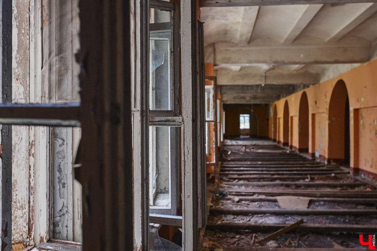 20 февраля этого года объявлен победитель аукциона, который в ближайшие годы должен застроить 29 гектаров бывшей танковой части в военном городке. Но сначала территорию очистят от объектов, оставшихся от военных. Среди них, как минимум, пять казарм, которые были возведены в конце XIX века. По мнению местных краеведов, комплекс этих зданий представляет историко-культурную ценность, казармы могли бы быть отремонтированы и использованы как музейные или арт-объекты.