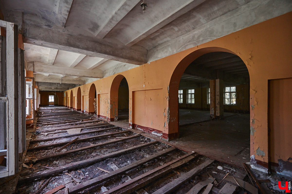 20 февраля этого года объявлен победитель аукциона, который в ближайшие годы должен застроить 29 гектаров бывшей танковой части в военном городке. Но сначала территорию очистят от объектов, оставшихся от военных. Среди них, как минимум, пять казарм, которые были возведены в конце XIX века. По мнению местных краеведов, комплекс этих зданий представляет историко-культурную ценность, казармы могли бы быть отремонтированы и использованы как музейные или арт-объекты.