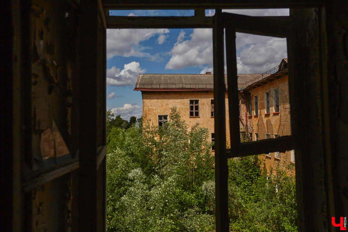 20 февраля этого года объявлен победитель аукциона, который в ближайшие годы должен застроить 29 гектаров бывшей танковой части в военном городке. Но сначала территорию очистят от объектов, оставшихся от военных. Среди них, как минимум, пять казарм, которые были возведены в конце XIX века. По мнению местных краеведов, комплекс этих зданий представляет историко-культурную ценность, казармы могли бы быть отремонтированы и использованы как музейные или арт-объекты.