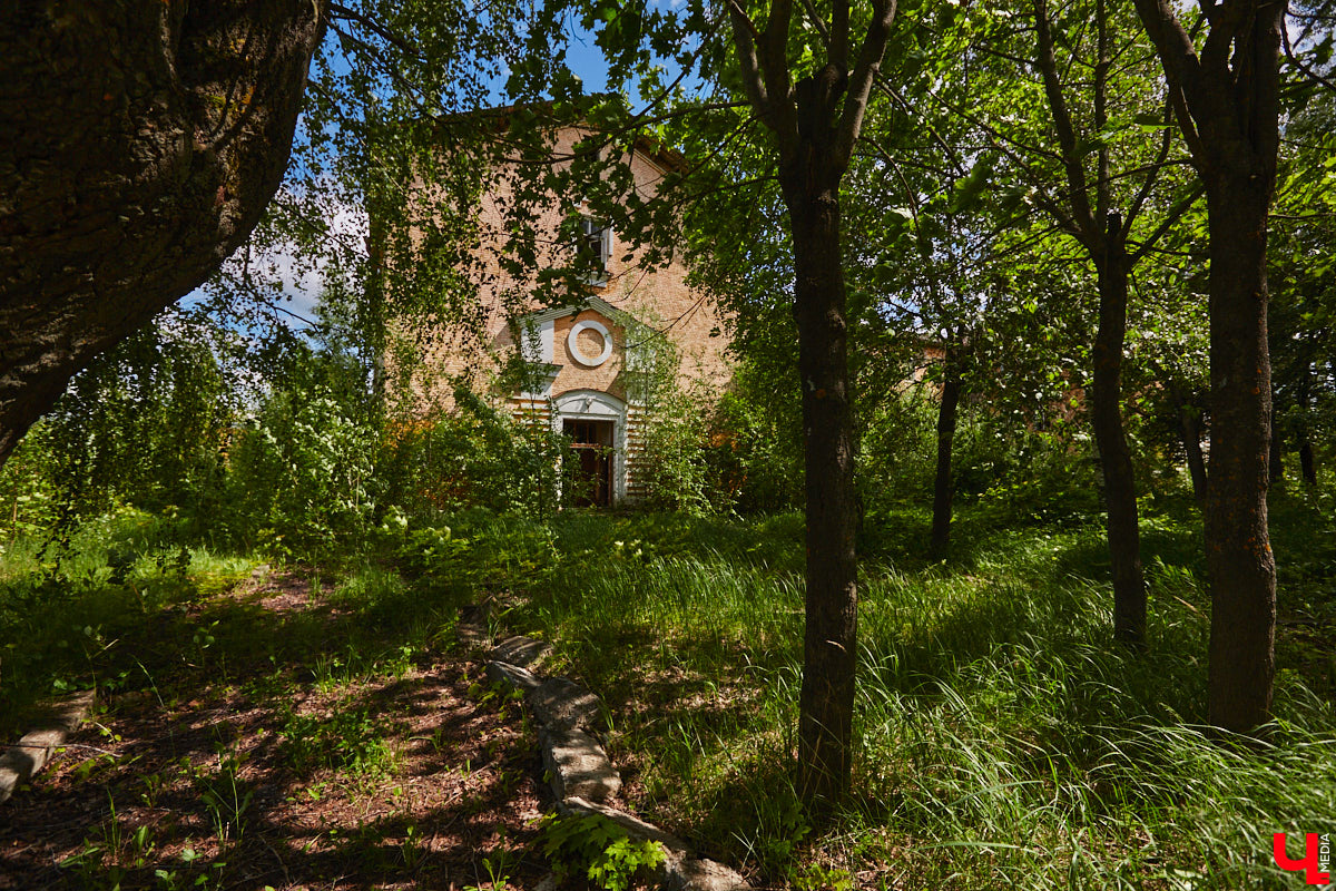 20 февраля этого года объявлен победитель аукциона, который в ближайшие годы должен застроить 29 гектаров бывшей танковой части в военном городке. Но сначала территорию очистят от объектов, оставшихся от военных. Среди них, как минимум, пять казарм, которые были возведены в конце XIX века. По мнению местных краеведов, комплекс этих зданий представляет историко-культурную ценность, казармы могли бы быть отремонтированы и использованы как музейные или арт-объекты.