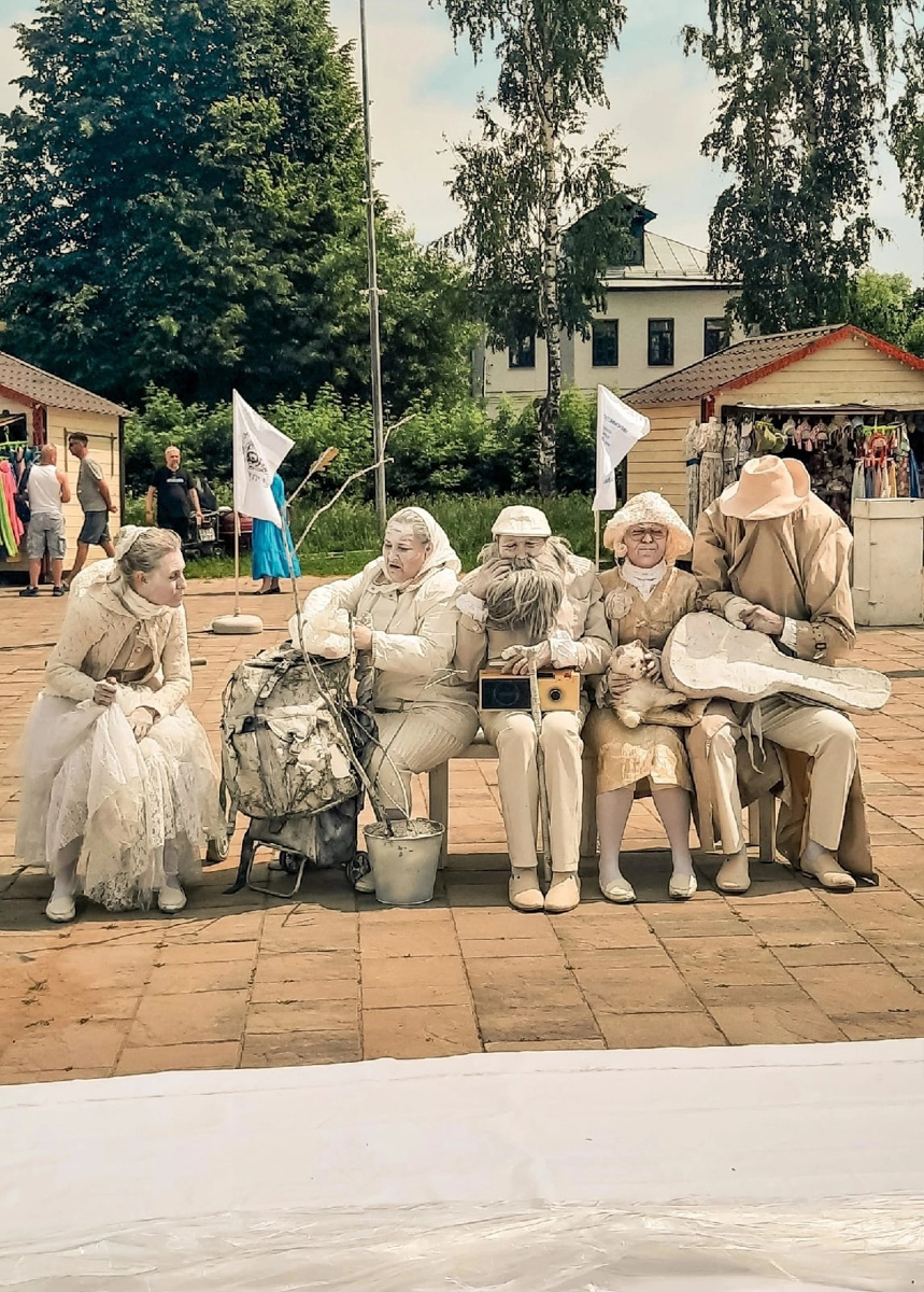 Сегодня мы расскажем вам о двух ярких фестивалях, прошедших в минувшие выходные на территории 33-го региона. Напомним, Суздаль стал столицей уличных театров, а во Владимире собрались сильнейшие богатыри. Чем участники мероприятий привлекали и удивляли публику — читайте в нашем материале.