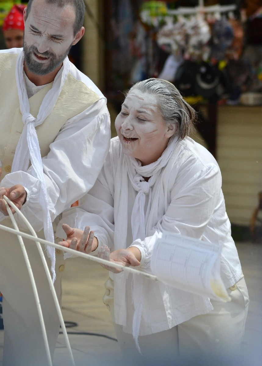 Сегодня мы расскажем вам о двух ярких фестивалях, прошедших в минувшие выходные на территории 33-го региона. Напомним, Суздаль стал столицей уличных театров, а во Владимире собрались сильнейшие богатыри. Чем участники мероприятий привлекали и удивляли публику — читайте в нашем материале.