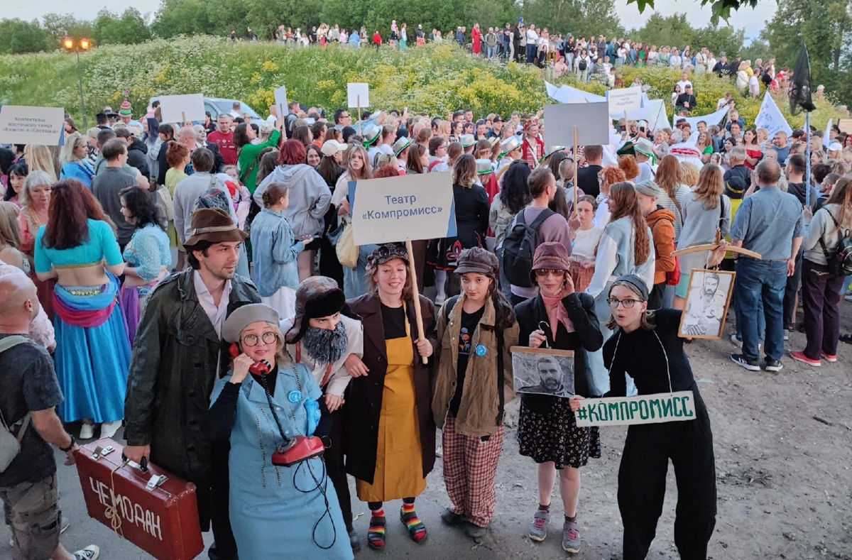 Сегодня мы расскажем вам о двух ярких фестивалях, прошедших в минувшие выходные на территории 33-го региона. Напомним, Суздаль стал столицей уличных театров, а во Владимире собрались сильнейшие богатыри. Чем участники мероприятий привлекали и удивляли публику — читайте в нашем материале.