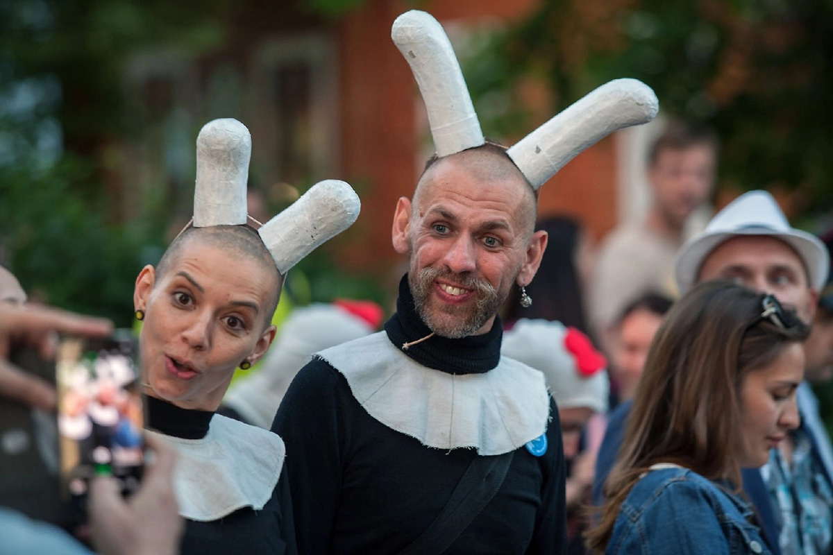 Сегодня мы расскажем вам о двух ярких фестивалях, прошедших в минувшие выходные на территории 33-го региона. Напомним, Суздаль стал столицей уличных театров, а во Владимире собрались сильнейшие богатыри. Чем участники мероприятий привлекали и удивляли публику — читайте в нашем материале.