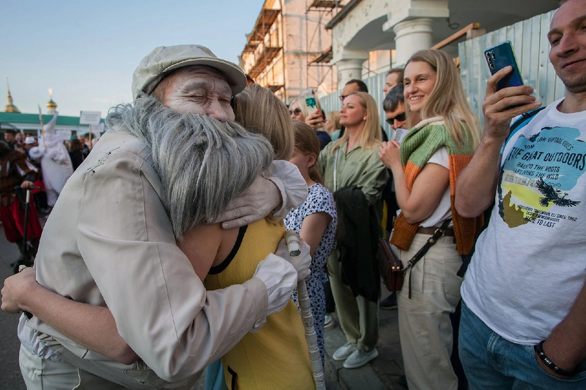 Сегодня мы расскажем вам о двух ярких фестивалях, прошедших в минувшие выходные на территории 33-го региона. Напомним, Суздаль стал столицей уличных театров, а во Владимире собрались сильнейшие богатыри. Чем участники мероприятий привлекали и удивляли публику — читайте в нашем материале.