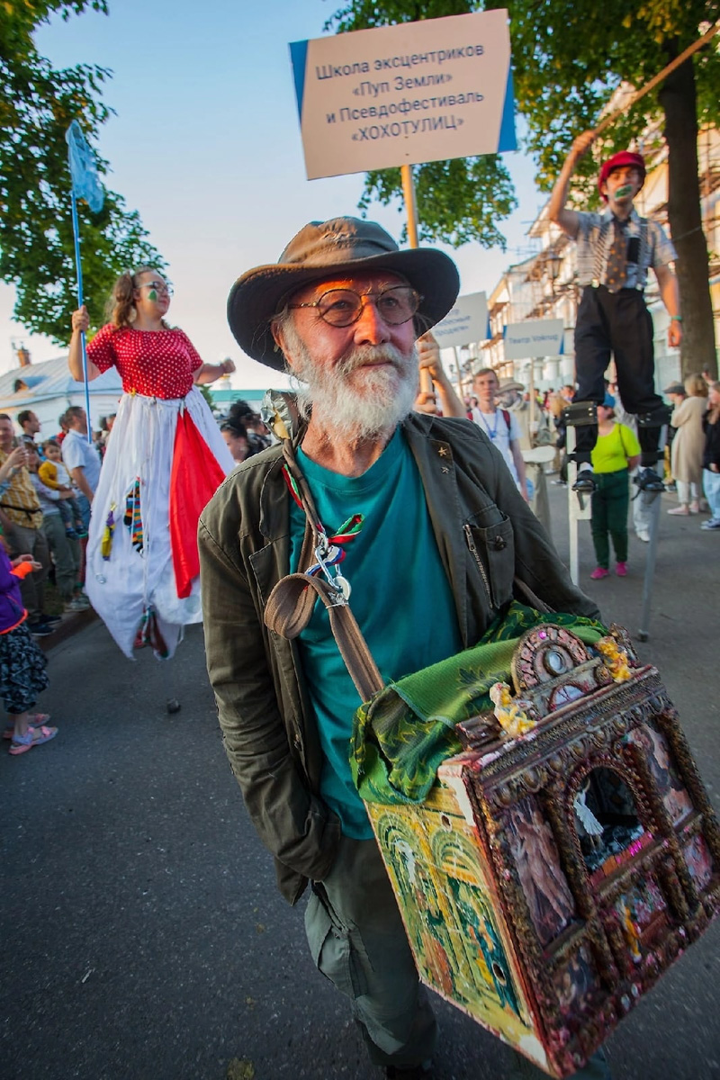 Сегодня мы расскажем вам о двух ярких фестивалях, прошедших в минувшие выходные на территории 33-го региона. Напомним, Суздаль стал столицей уличных театров, а во Владимире собрались сильнейшие богатыри. Чем участники мероприятий привлекали и удивляли публику — читайте в нашем материале.