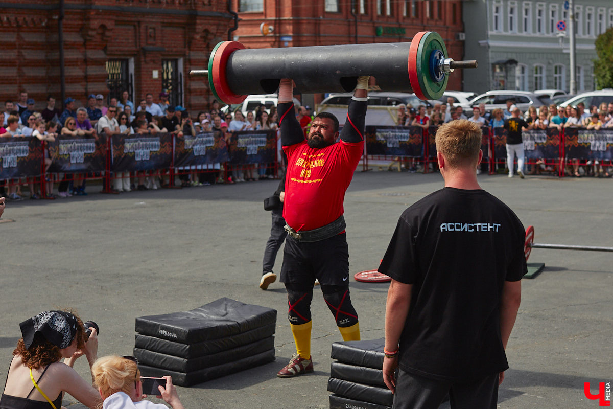 Сегодня мы расскажем вам о двух ярких фестивалях, прошедших в минувшие выходные на территории 33-го региона. Напомним, Суздаль стал столицей уличных театров, а во Владимире собрались сильнейшие богатыри. Чем участники мероприятий привлекали и удивляли публику — читайте в нашем материале.