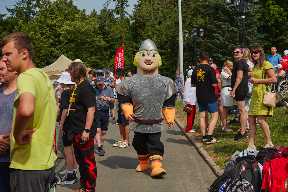 Сегодня мы расскажем вам о двух ярких фестивалях, прошедших в минувшие выходные на территории 33-го региона. Напомним, Суздаль стал столицей уличных театров, а во Владимире собрались сильнейшие богатыри. Чем участники мероприятий привлекали и удивляли публику — читайте в нашем материале.