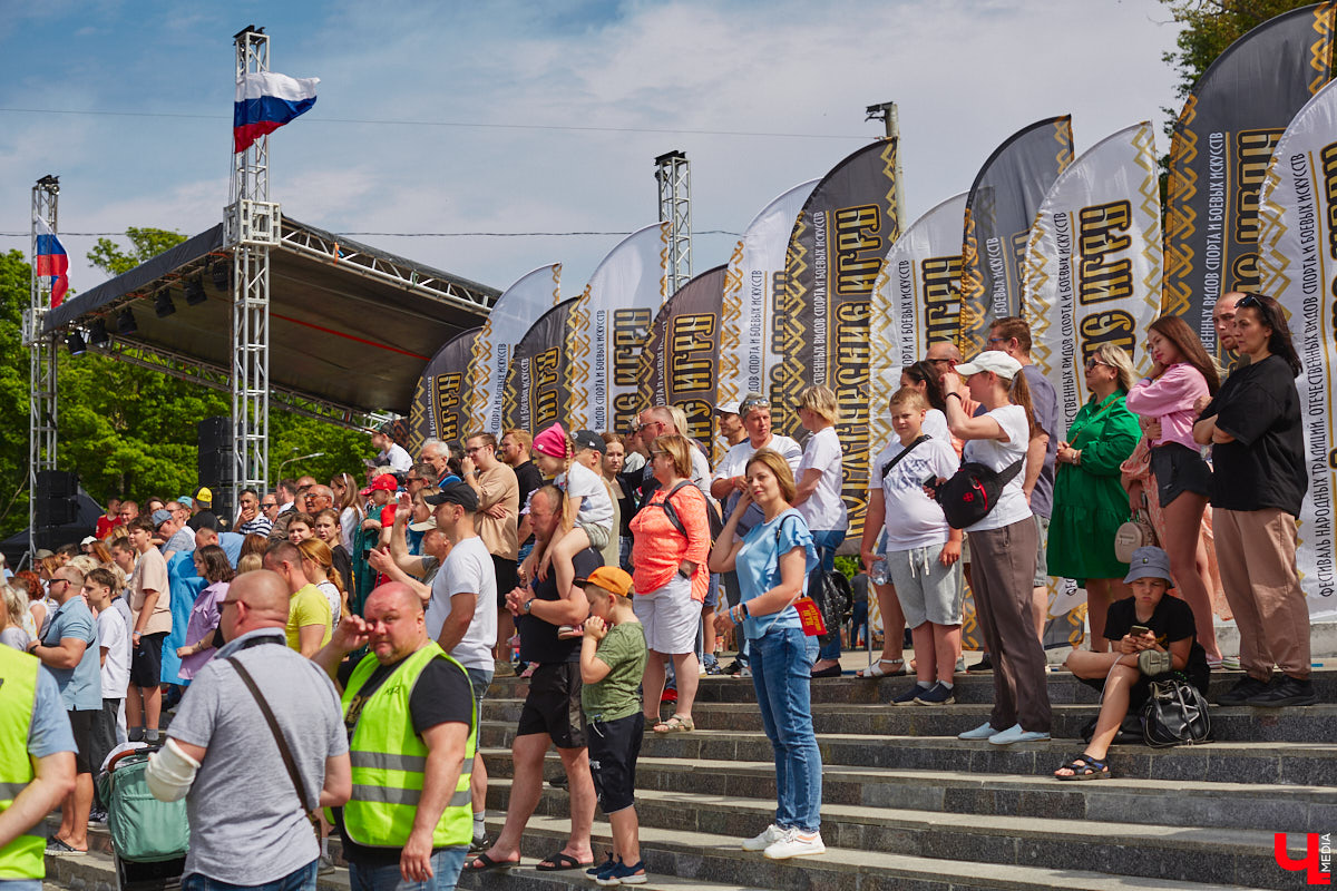 Сегодня мы расскажем вам о двух ярких фестивалях, прошедших в минувшие выходные на территории 33-го региона. Напомним, Суздаль стал столицей уличных театров, а во Владимире собрались сильнейшие богатыри. Чем участники мероприятий привлекали и удивляли публику — читайте в нашем материале.