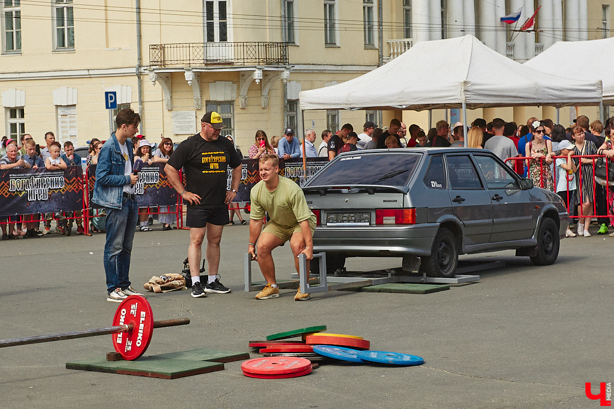 Сегодня мы расскажем вам о двух ярких фестивалях, прошедших в минувшие выходные на территории 33-го региона. Напомним, Суздаль стал столицей уличных театров, а во Владимире собрались сильнейшие богатыри. Чем участники мероприятий привлекали и удивляли публику — читайте в нашем материале.