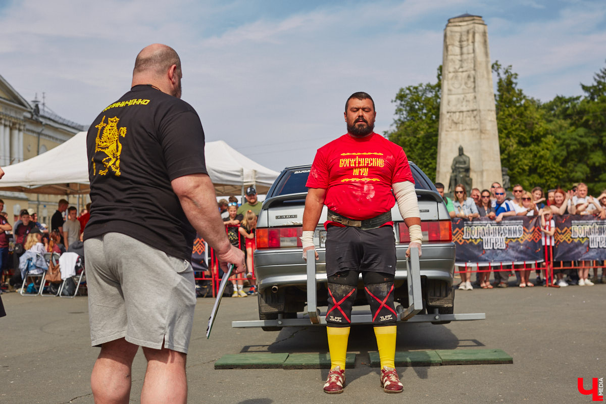 Сегодня мы расскажем вам о двух ярких фестивалях, прошедших в минувшие выходные на территории 33-го региона. Напомним, Суздаль стал столицей уличных театров, а во Владимире собрались сильнейшие богатыри. Чем участники мероприятий привлекали и удивляли публику — читайте в нашем материале.