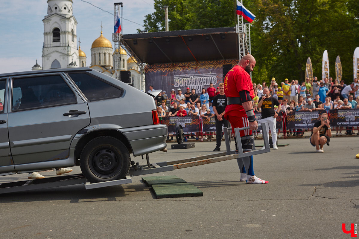 Сегодня мы расскажем вам о двух ярких фестивалях, прошедших в минувшие выходные на территории 33-го региона. Напомним, Суздаль стал столицей уличных театров, а во Владимире собрались сильнейшие богатыри. Чем участники мероприятий привлекали и удивляли публику — читайте в нашем материале.