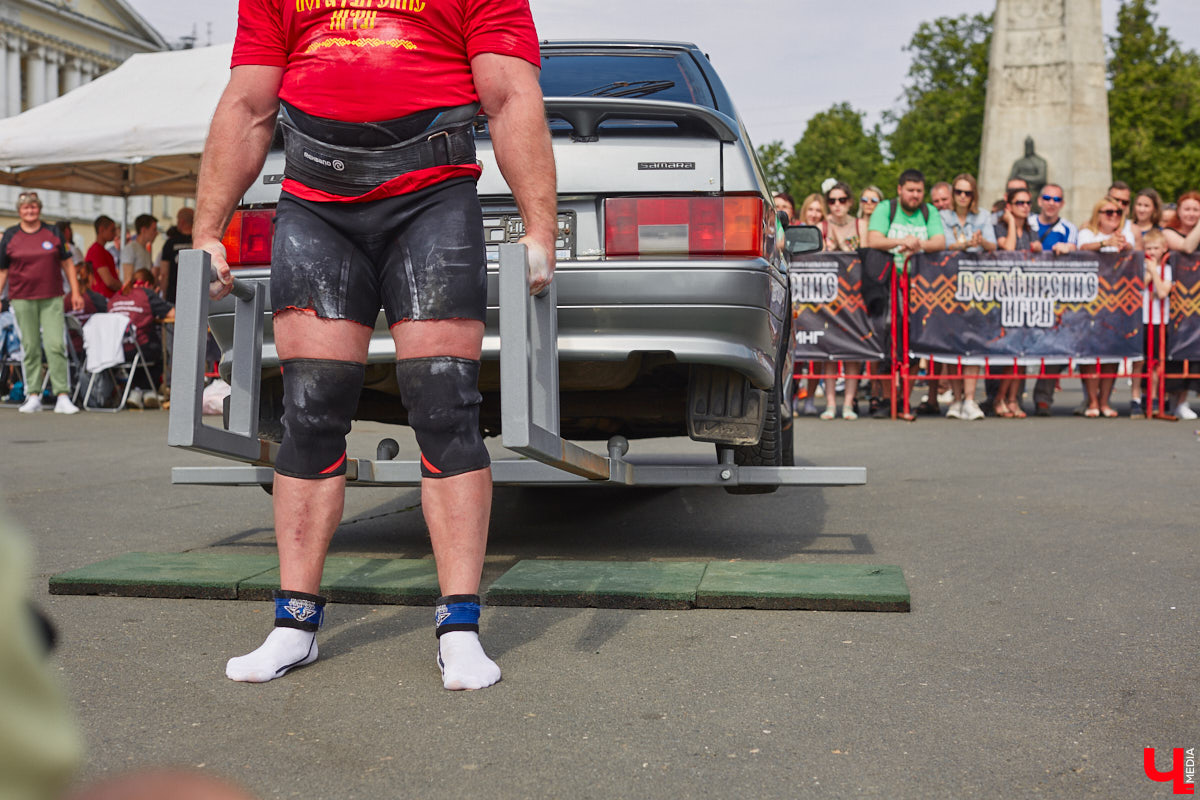 Сегодня мы расскажем вам о двух ярких фестивалях, прошедших в минувшие выходные на территории 33-го региона. Напомним, Суздаль стал столицей уличных театров, а во Владимире собрались сильнейшие богатыри. Чем участники мероприятий привлекали и удивляли публику — читайте в нашем материале.