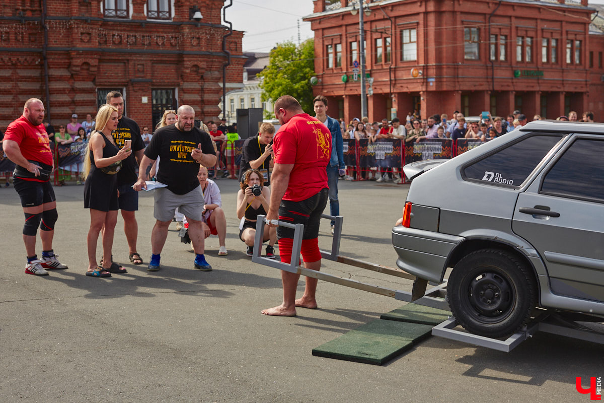 Сегодня мы расскажем вам о двух ярких фестивалях, прошедших в минувшие выходные на территории 33-го региона. Напомним, Суздаль стал столицей уличных театров, а во Владимире собрались сильнейшие богатыри. Чем участники мероприятий привлекали и удивляли публику — читайте в нашем материале.