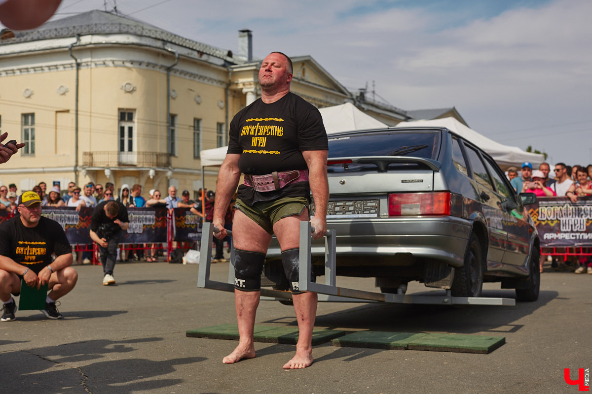 Сегодня мы расскажем вам о двух ярких фестивалях, прошедших в минувшие выходные на территории 33-го региона. Напомним, Суздаль стал столицей уличных театров, а во Владимире собрались сильнейшие богатыри. Чем участники мероприятий привлекали и удивляли публику — читайте в нашем материале.