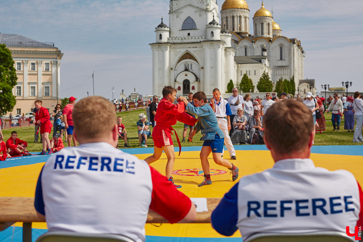 Сегодня мы расскажем вам о двух ярких фестивалях, прошедших в минувшие выходные на территории 33-го региона. Напомним, Суздаль стал столицей уличных театров, а во Владимире собрались сильнейшие богатыри. Чем участники мероприятий привлекали и удивляли публику — читайте в нашем материале.