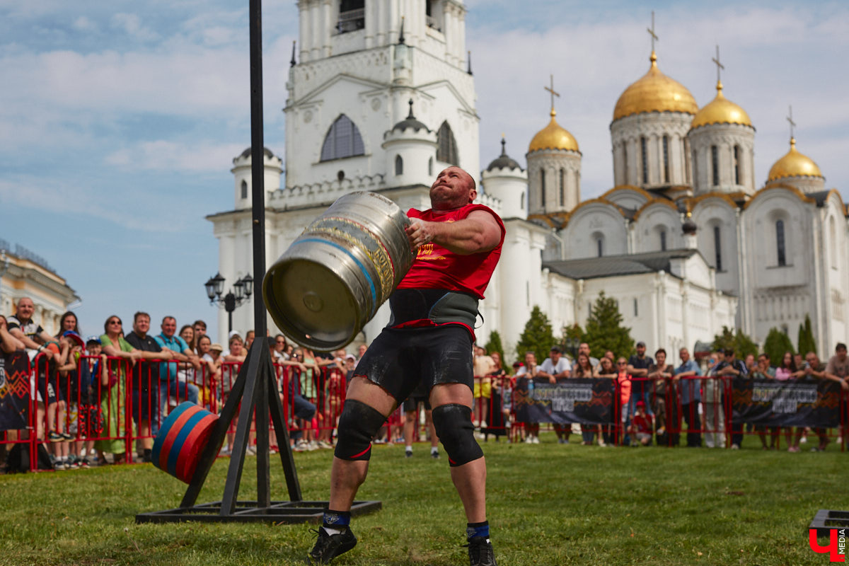 Сегодня мы расскажем вам о двух ярких фестивалях, прошедших в минувшие выходные на территории 33-го региона. Напомним, Суздаль стал столицей уличных театров, а во Владимире собрались сильнейшие богатыри. Чем участники мероприятий привлекали и удивляли публику — читайте в нашем материале.