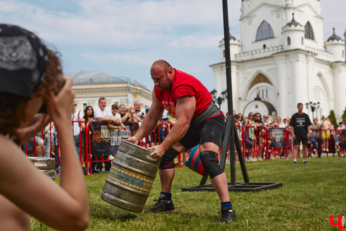 Сегодня мы расскажем вам о двух ярких фестивалях, прошедших в минувшие выходные на территории 33-го региона. Напомним, Суздаль стал столицей уличных театров, а во Владимире собрались сильнейшие богатыри. Чем участники мероприятий привлекали и удивляли публику — читайте в нашем материале.