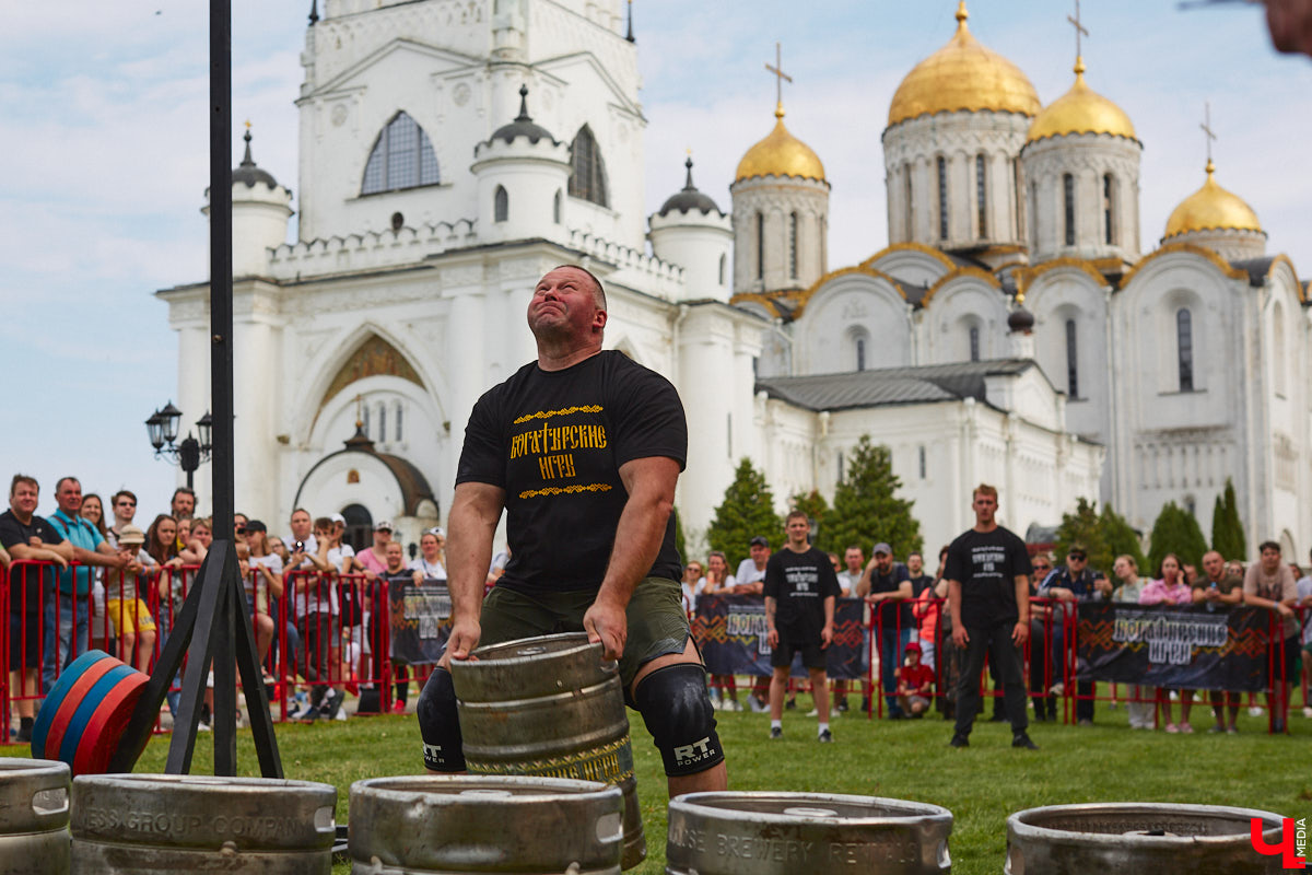 Сегодня мы расскажем вам о двух ярких фестивалях, прошедших в минувшие выходные на территории 33-го региона. Напомним, Суздаль стал столицей уличных театров, а во Владимире собрались сильнейшие богатыри. Чем участники мероприятий привлекали и удивляли публику — читайте в нашем материале.