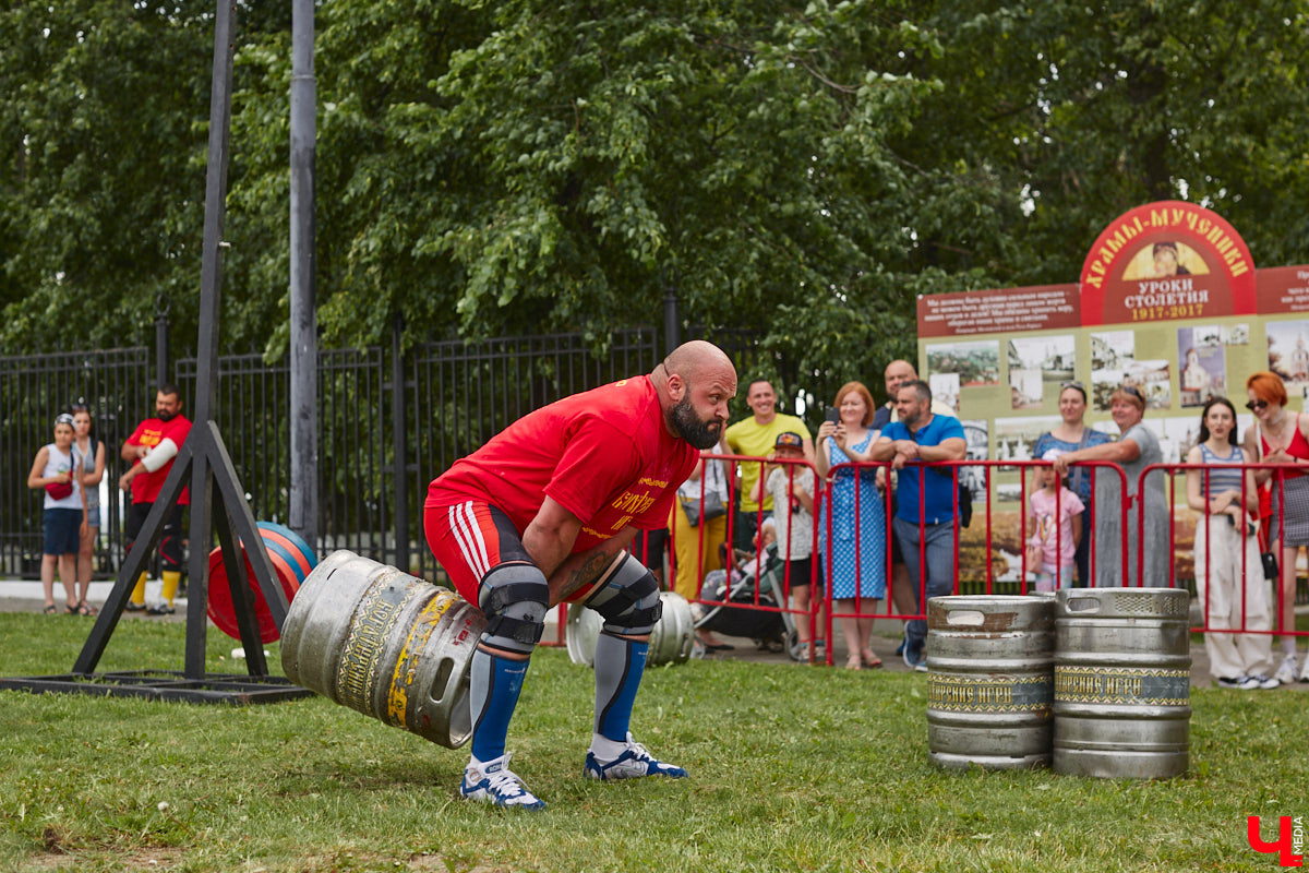 Сегодня мы расскажем вам о двух ярких фестивалях, прошедших в минувшие выходные на территории 33-го региона. Напомним, Суздаль стал столицей уличных театров, а во Владимире собрались сильнейшие богатыри. Чем участники мероприятий привлекали и удивляли публику — читайте в нашем материале.