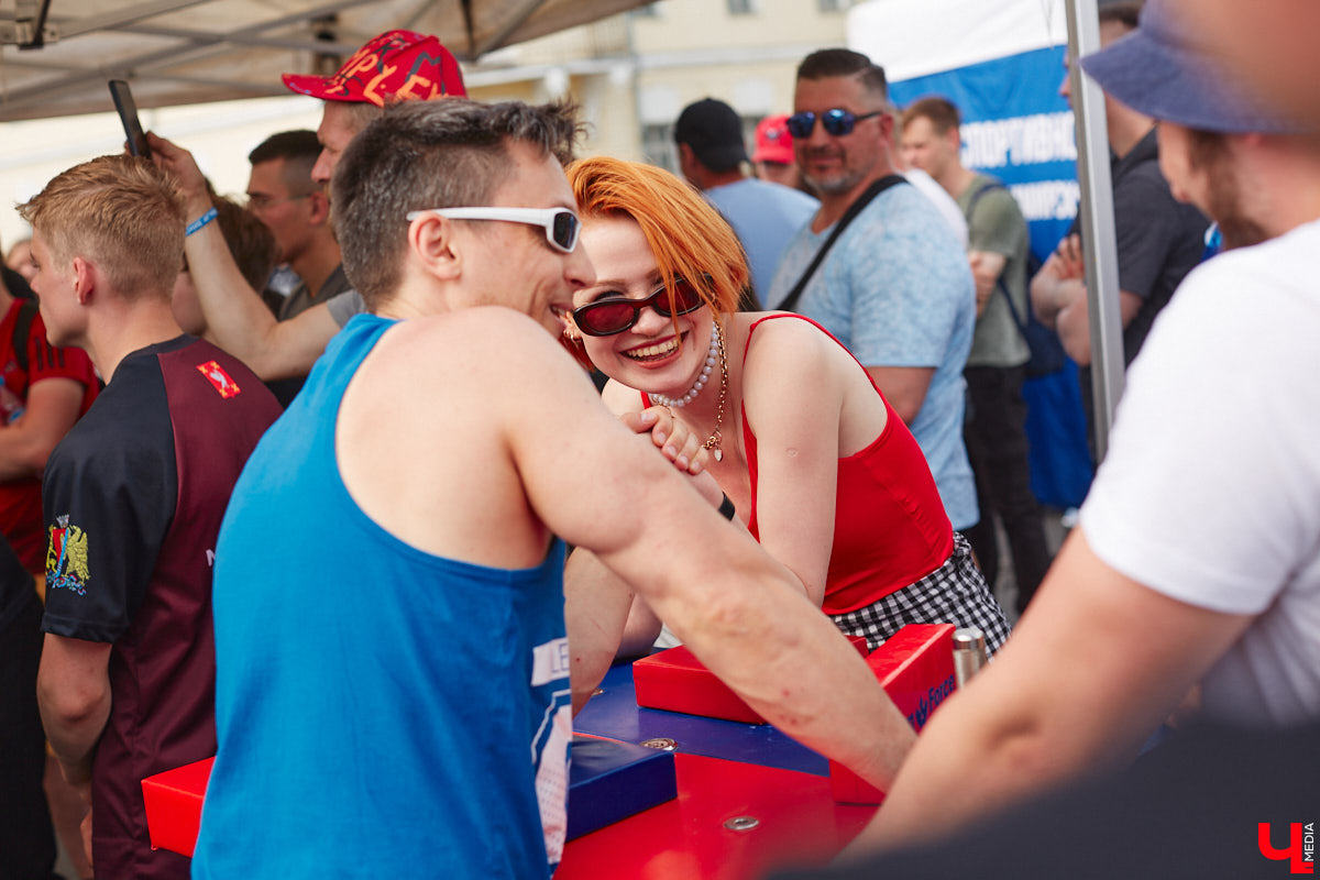 Сегодня мы расскажем вам о двух ярких фестивалях, прошедших в минувшие выходные на территории 33-го региона. Напомним, Суздаль стал столицей уличных театров, а во Владимире собрались сильнейшие богатыри. Чем участники мероприятий привлекали и удивляли публику — читайте в нашем материале.