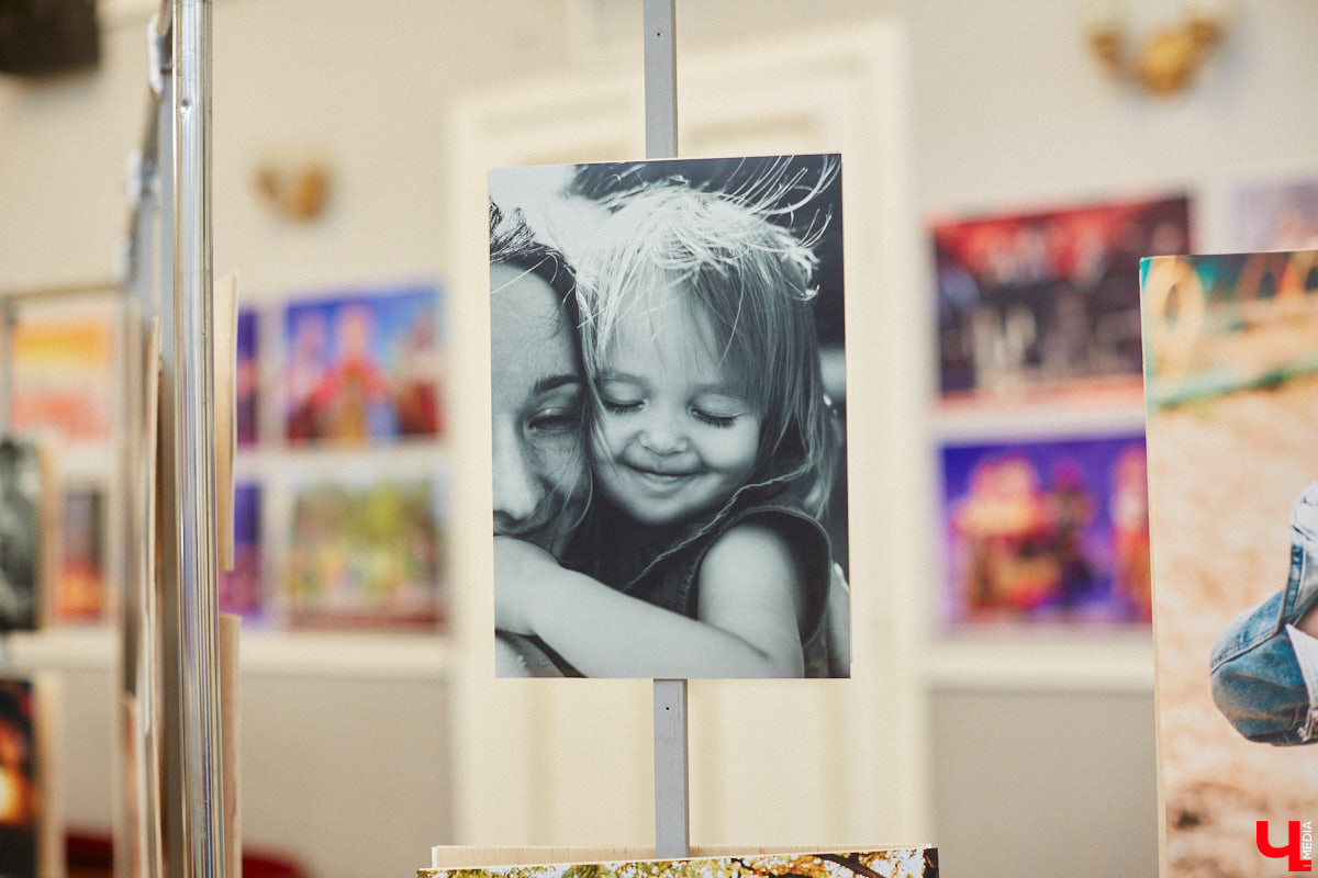 Фотограф — это тот же маг, способный запечатлеть душу человека, остановить время, — говорит Екатерина Лебедь. Убедиться в этом мог каждый владимирец, кто посетил выставку фотохудожницы в Доме культуры молодежи. Мы, разумеется, тоже были в числе гостей.