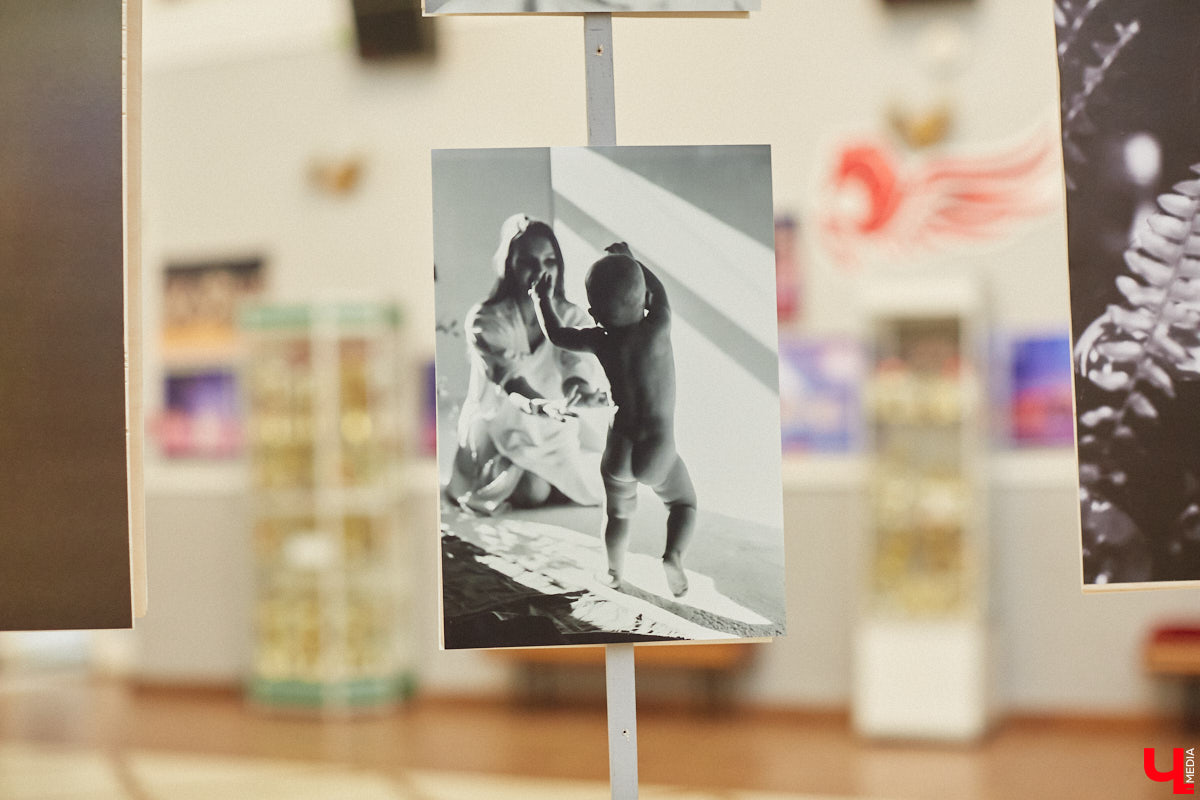 Фотограф — это тот же маг, способный запечатлеть душу человека, остановить время, — говорит Екатерина Лебедь. Убедиться в этом мог каждый владимирец, кто посетил выставку фотохудожницы в Доме культуры молодежи. Мы, разумеется, тоже были в числе гостей.