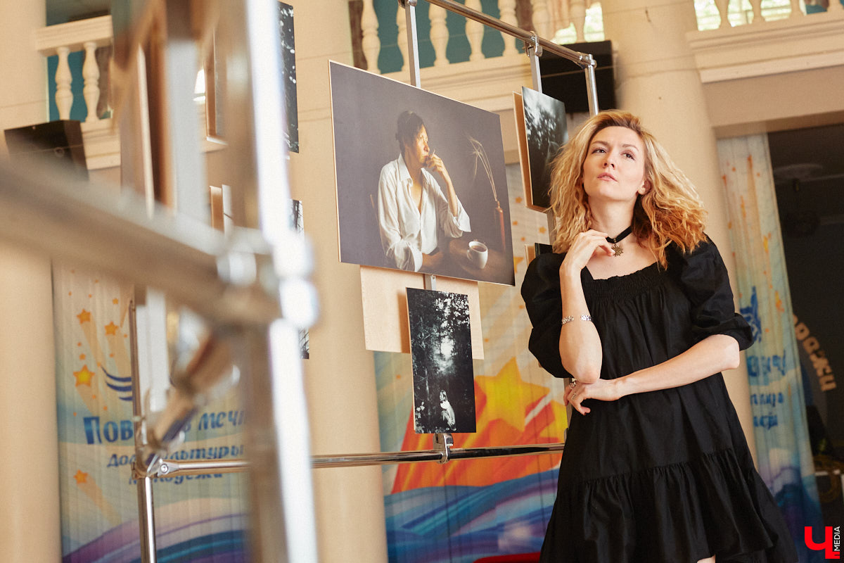 Фотограф — это тот же маг, способный запечатлеть душу человека, остановить время, — говорит Екатерина Лебедь. Убедиться в этом мог каждый владимирец, кто посетил выставку фотохудожницы в Доме культуры молодежи. Мы, разумеется, тоже были в числе гостей.