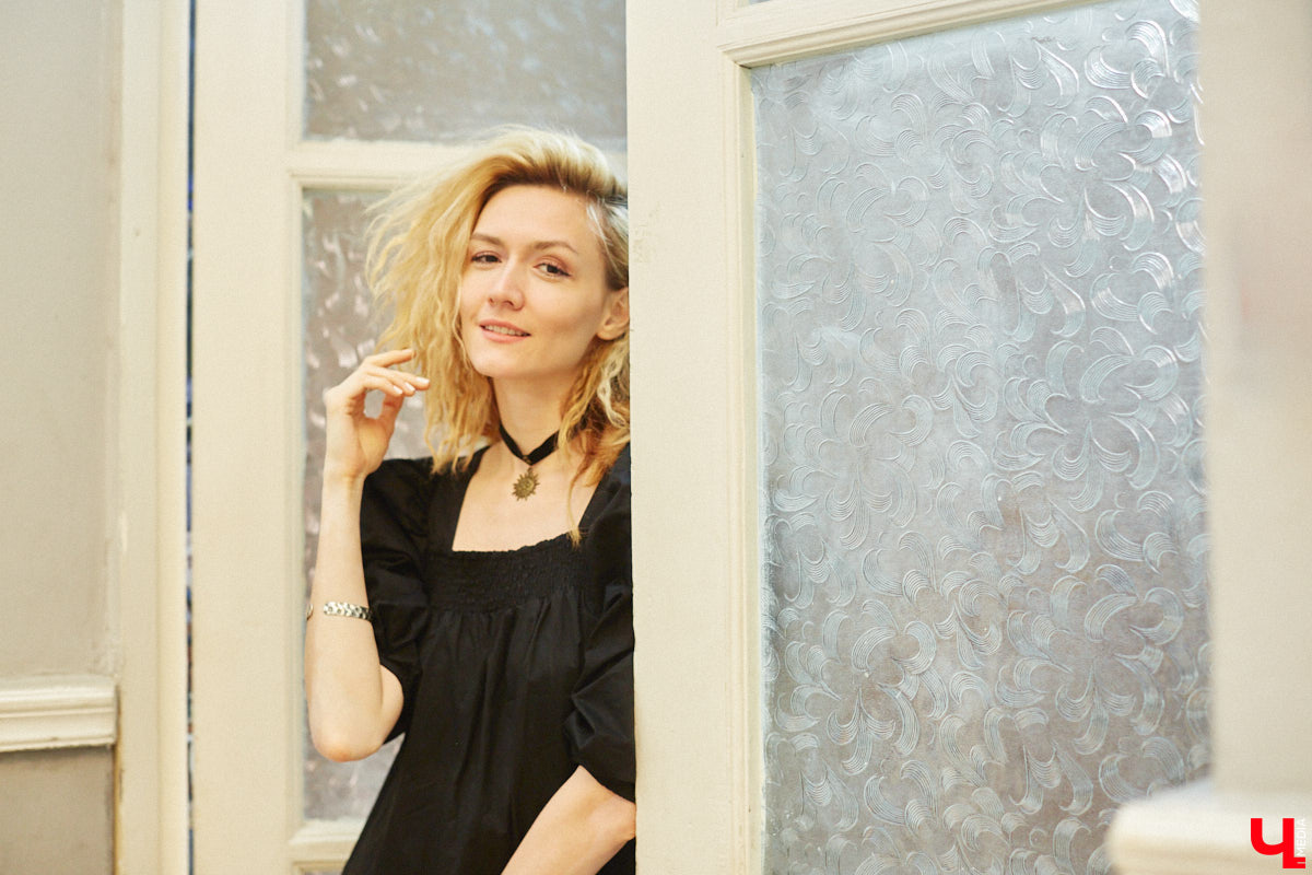 Фотограф — это тот же маг, способный запечатлеть душу человека, остановить время, — говорит Екатерина Лебедь. Убедиться в этом мог каждый владимирец, кто посетил выставку фотохудожницы в Доме культуры молодежи. Мы, разумеется, тоже были в числе гостей.