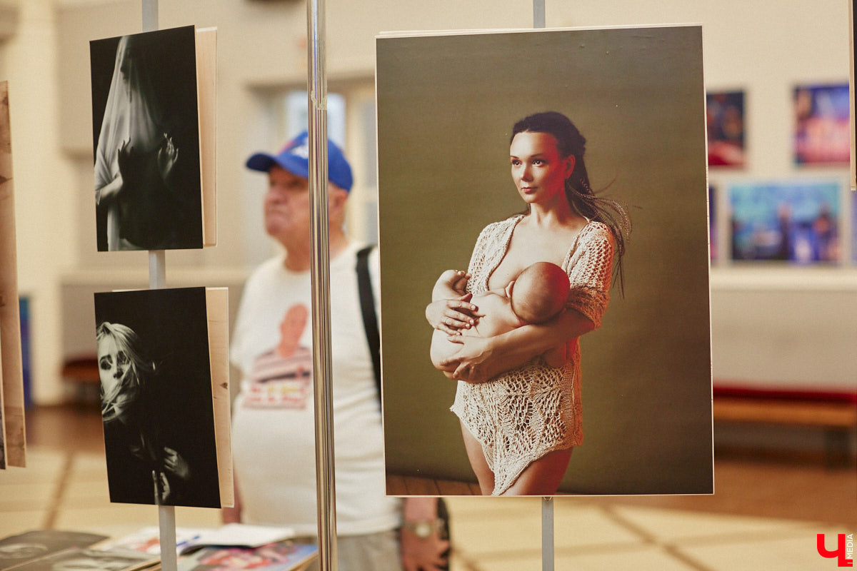 Фотограф — это тот же маг, способный запечатлеть душу человека, остановить время, — говорит Екатерина Лебедь. Убедиться в этом мог каждый владимирец, кто посетил выставку фотохудожницы в Доме культуры молодежи. Мы, разумеется, тоже были в числе гостей.