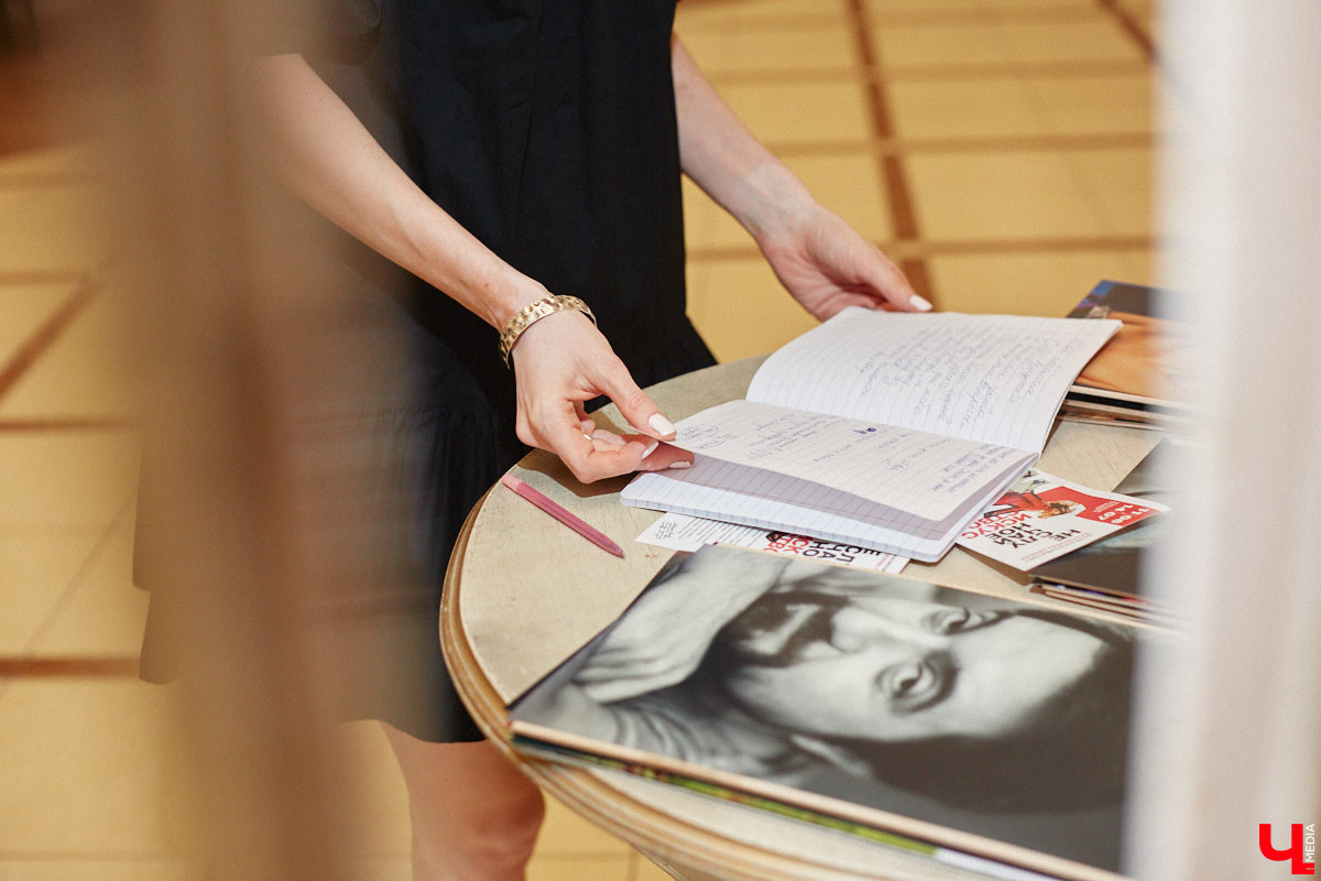 Фотограф — это тот же маг, способный запечатлеть душу человека, остановить время, — говорит Екатерина Лебедь. Убедиться в этом мог каждый владимирец, кто посетил выставку фотохудожницы в Доме культуры молодежи. Мы, разумеется, тоже были в числе гостей.