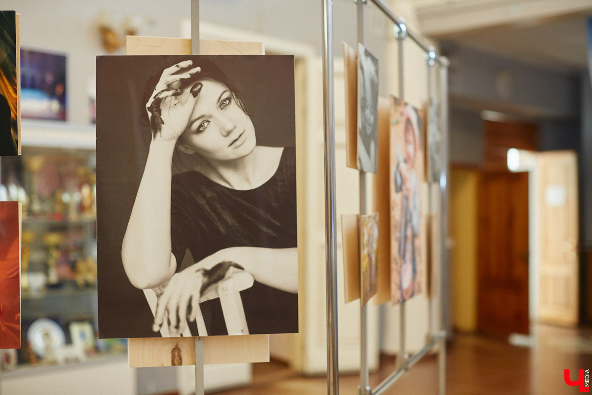 Фотограф — это тот же маг, способный запечатлеть душу человека, остановить время, — говорит Екатерина Лебедь. Убедиться в этом мог каждый владимирец, кто посетил выставку фотохудожницы в Доме культуры молодежи. Мы, разумеется, тоже были в числе гостей.