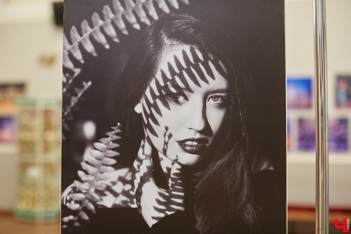 Фотограф — это тот же маг, способный запечатлеть душу человека, остановить время, — говорит Екатерина Лебедь. Убедиться в этом мог каждый владимирец, кто посетил выставку фотохудожницы в Доме культуры молодежи. Мы, разумеется, тоже были в числе гостей.