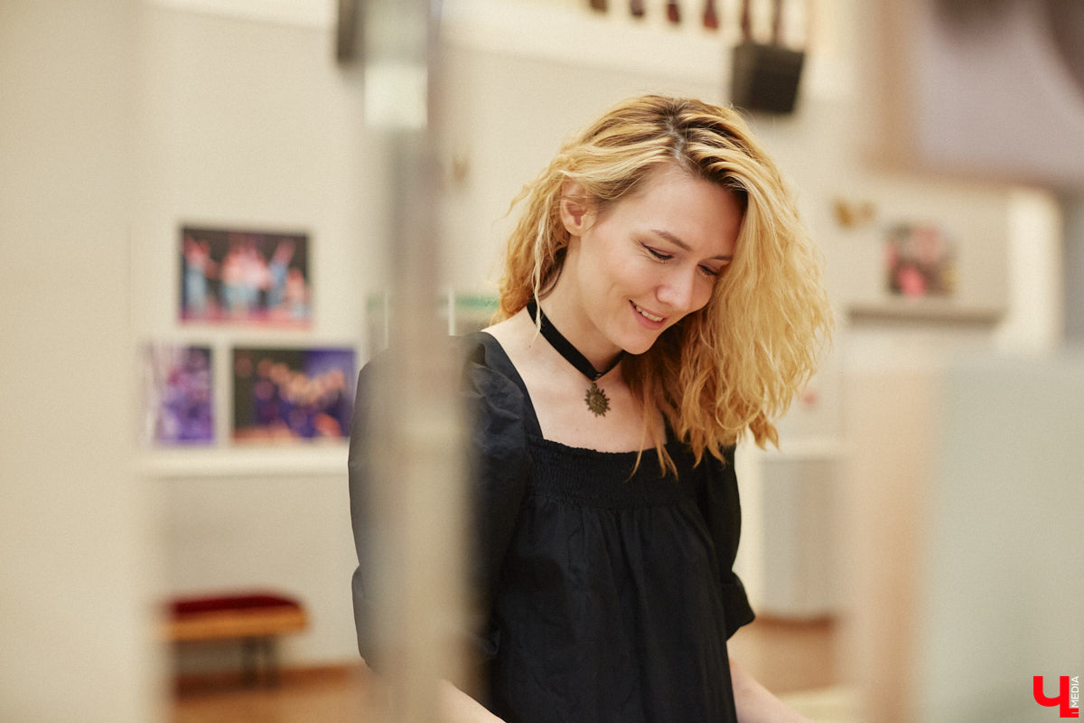 Фотограф — это тот же маг, способный запечатлеть душу человека, остановить время, — говорит Екатерина Лебедь. Убедиться в этом мог каждый владимирец, кто посетил выставку фотохудожницы в Доме культуры молодежи. Мы, разумеется, тоже были в числе гостей.