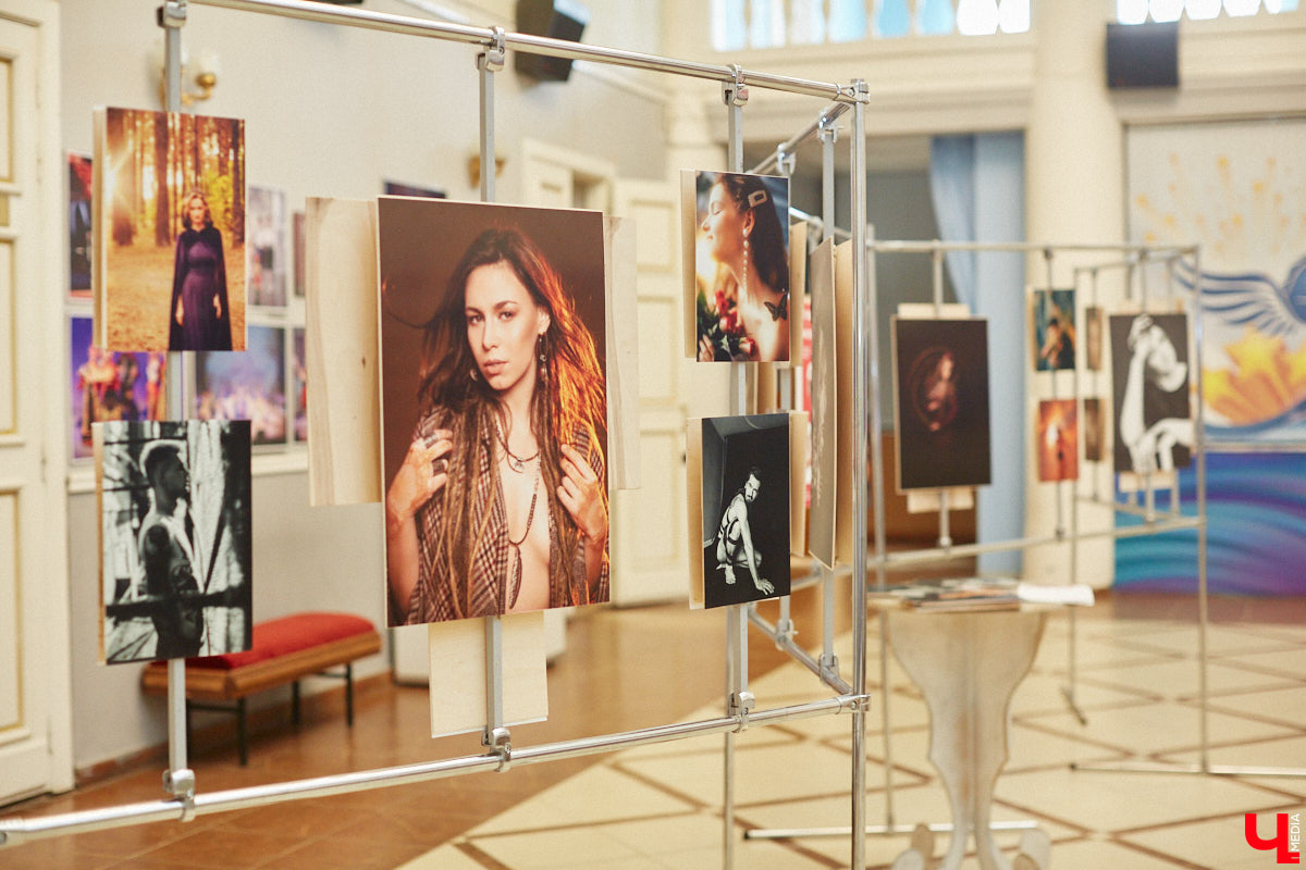 Фотограф — это тот же маг, способный запечатлеть душу человека, остановить время, — говорит Екатерина Лебедь. Убедиться в этом мог каждый владимирец, кто посетил выставку фотохудожницы в Доме культуры молодежи. Мы, разумеется, тоже были в числе гостей.