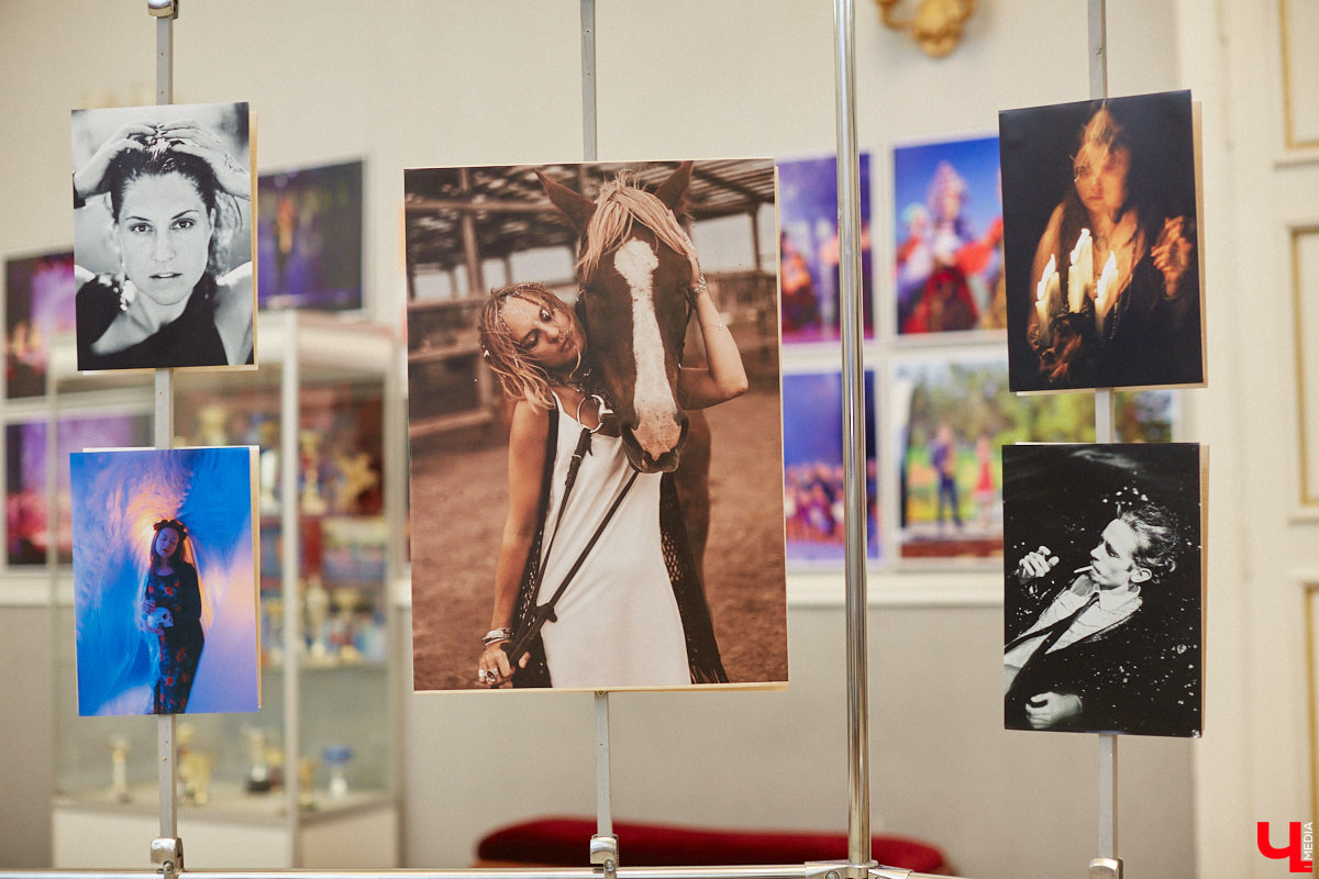 Фотограф — это тот же маг, способный запечатлеть душу человека, остановить время, — говорит Екатерина Лебедь. Убедиться в этом мог каждый владимирец, кто посетил выставку фотохудожницы в Доме культуры молодежи. Мы, разумеется, тоже были в числе гостей.