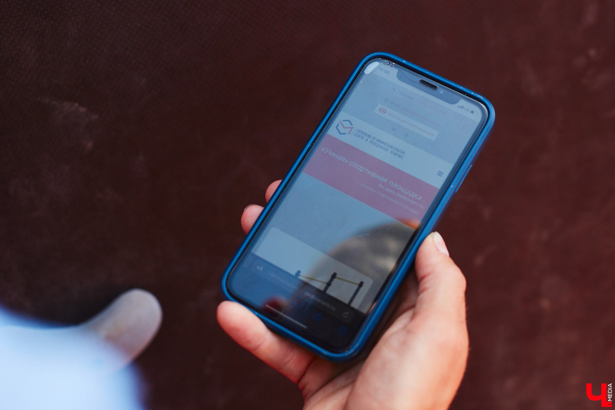 Первая в регионе многофункциональная спортивная площадка, которую установили в микрорайоне Юрьевец, заинтересовала многих в первую очередь заявленным интеллектом. Так ли она умна, как обещано, и сможет ли заменить занятия с тренером? «Ключ-Медиа» проверил это в компании профессионала. 