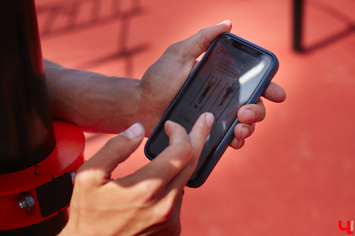 Первая в регионе многофункциональная спортивная площадка, которую установили в микрорайоне Юрьевец, заинтересовала многих в первую очередь заявленным интеллектом. Так ли она умна, как обещано, и сможет ли заменить занятия с тренером? «Ключ-Медиа» проверил это в компании профессионала. 