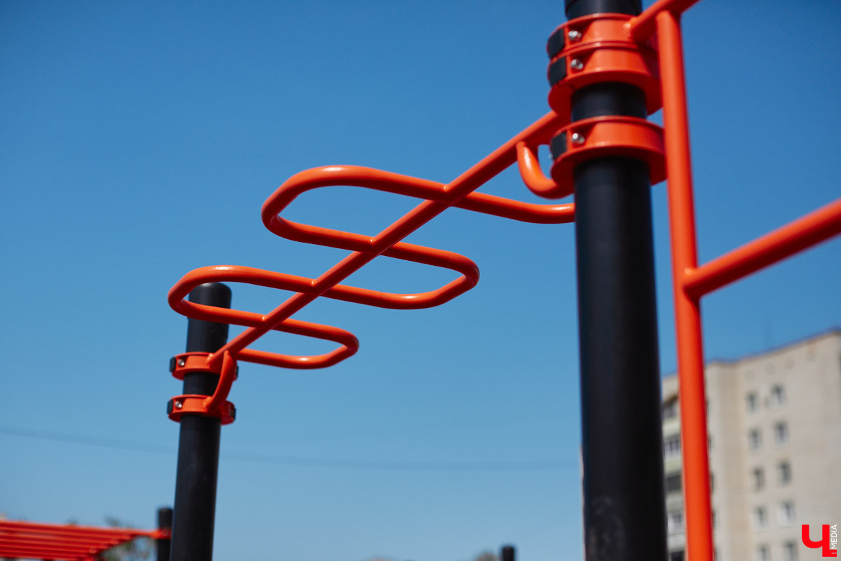 Первая в регионе многофункциональная спортивная площадка, которую установили в микрорайоне Юрьевец, заинтересовала многих в первую очередь заявленным интеллектом. Так ли она умна, как обещано, и сможет ли заменить занятия с тренером? «Ключ-Медиа» проверил это в компании профессионала. 