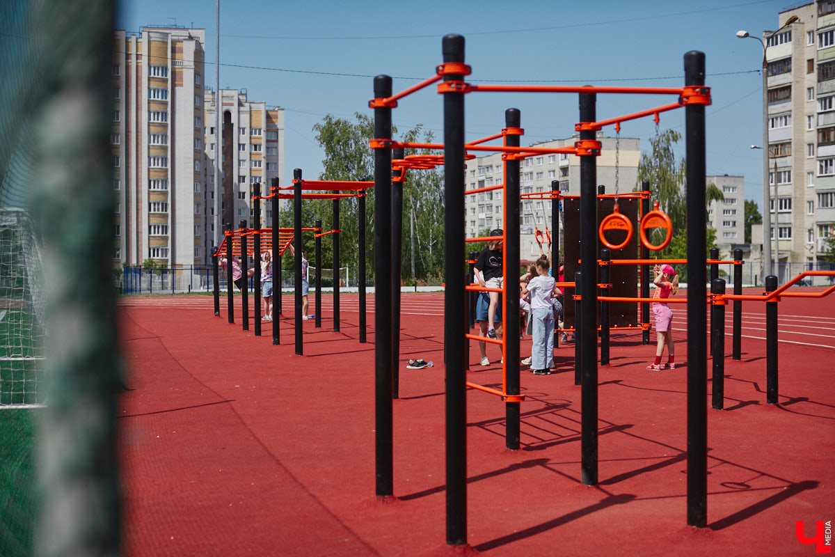 Первая в регионе многофункциональная спортивная площадка, которую установили в микрорайоне Юрьевец, заинтересовала многих в первую очередь заявленным интеллектом. Так ли она умна, как обещано, и сможет ли заменить занятия с тренером? «Ключ-Медиа» проверил это в компании профессионала. 