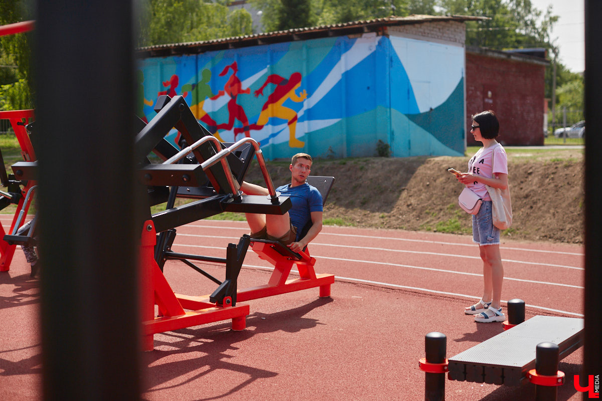 Первая в регионе многофункциональная спортивная площадка, которую установили в микрорайоне Юрьевец, заинтересовала многих в первую очередь заявленным интеллектом. Так ли она умна, как обещано, и сможет ли заменить занятия с тренером? «Ключ-Медиа» проверил это в компании профессионала. 
