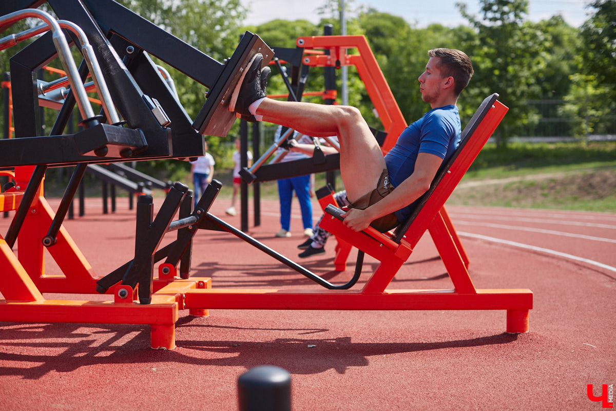 Первая в регионе многофункциональная спортивная площадка, которую установили в микрорайоне Юрьевец, заинтересовала многих в первую очередь заявленным интеллектом. Так ли она умна, как обещано, и сможет ли заменить занятия с тренером? «Ключ-Медиа» проверил это в компании профессионала. 