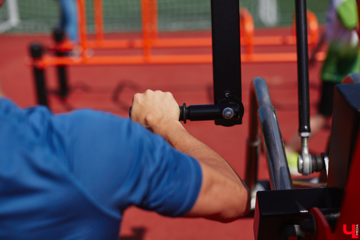 Первая в регионе многофункциональная спортивная площадка, которую установили в микрорайоне Юрьевец, заинтересовала многих в первую очередь заявленным интеллектом. Так ли она умна, как обещано, и сможет ли заменить занятия с тренером? «Ключ-Медиа» проверил это в компании профессионала. 