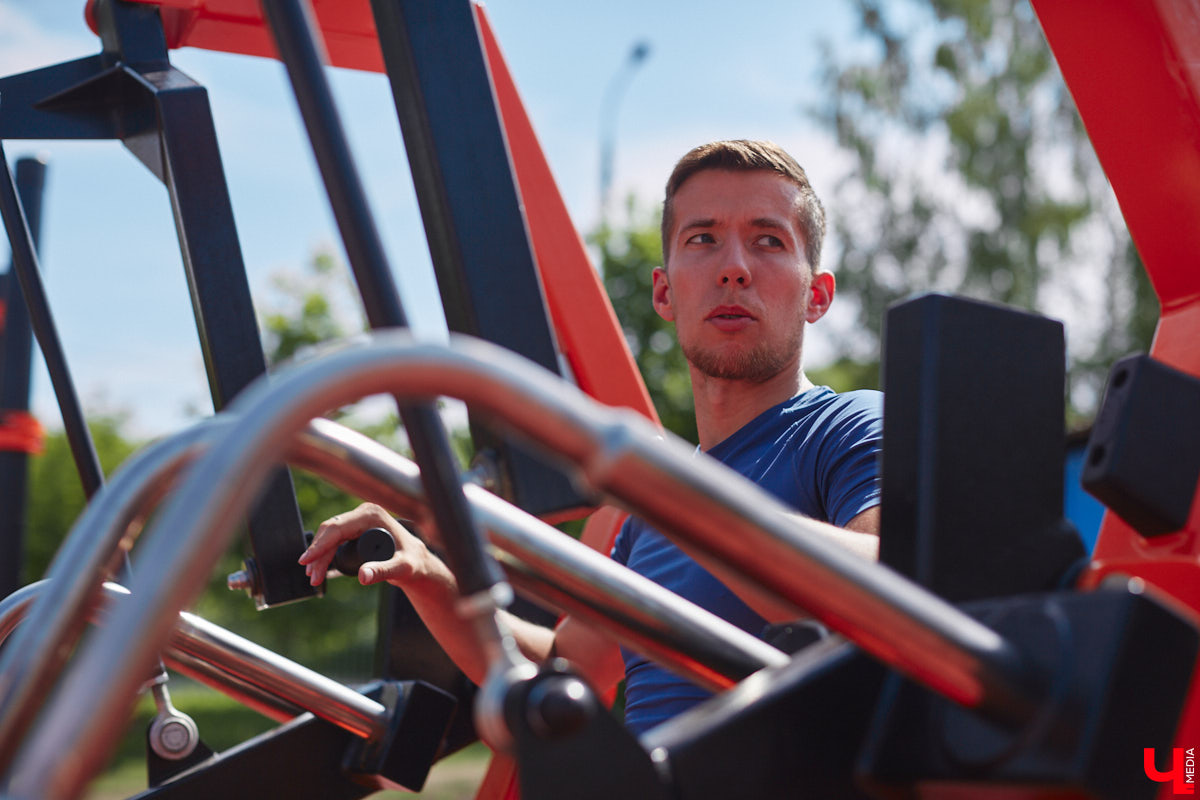 Первая в регионе многофункциональная спортивная площадка, которую установили в микрорайоне Юрьевец, заинтересовала многих в первую очередь заявленным интеллектом. Так ли она умна, как обещано, и сможет ли заменить занятия с тренером? «Ключ-Медиа» проверил это в компании профессионала. 